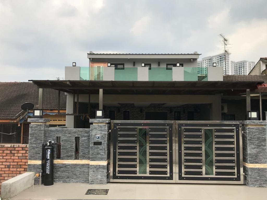Homestay Stardow~星窗名宿~ Johor Bahru Exterior foto